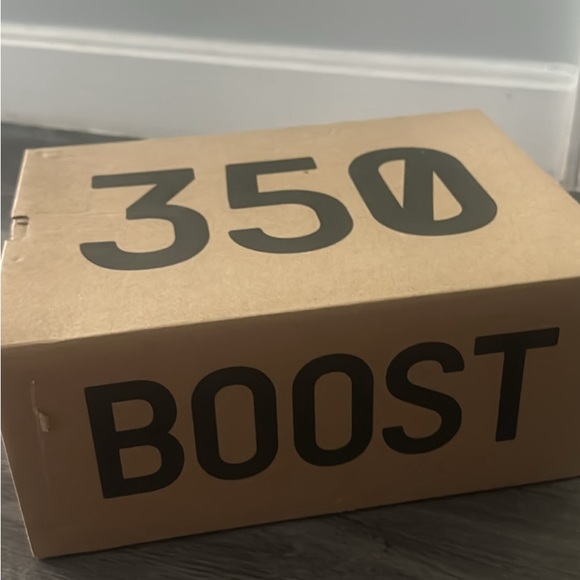 Yeezy's - Picture 2 of 7